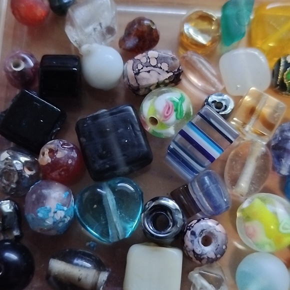 Vtg CZECH and Vinetian glass beads around 80 - Picture 5 of 7